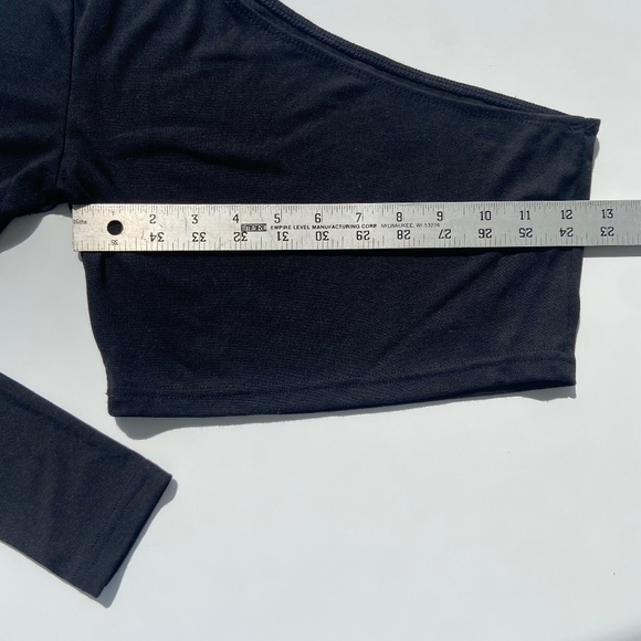 Black crop top one sleeve open shoulder Size Small - Picture 2 of 4